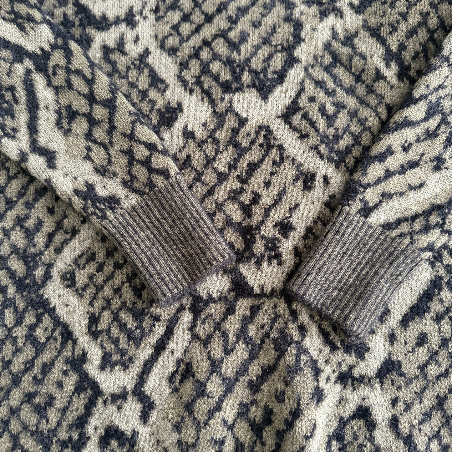 Secondhand Diane Gilman, Sweater