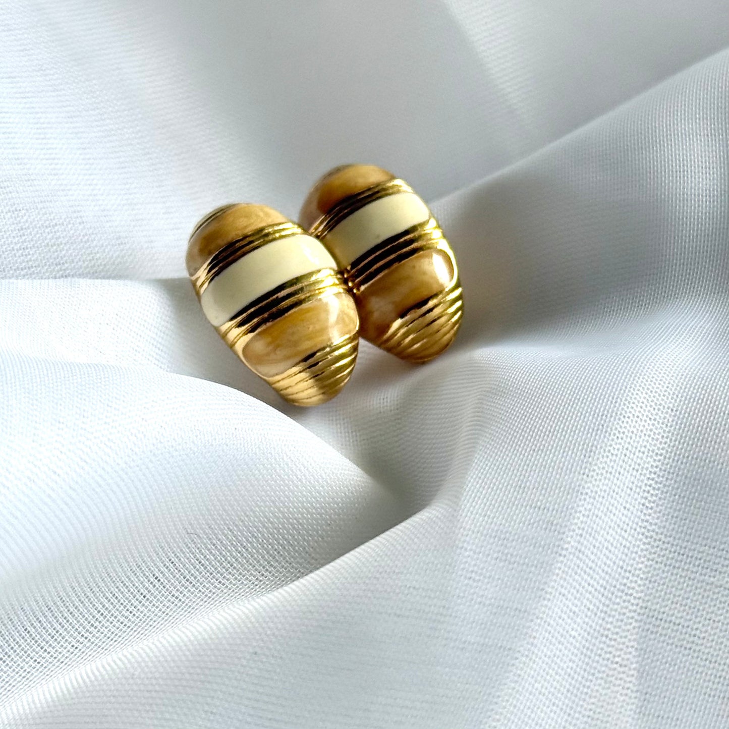 Vintage Cream and Gold Toned Earrings