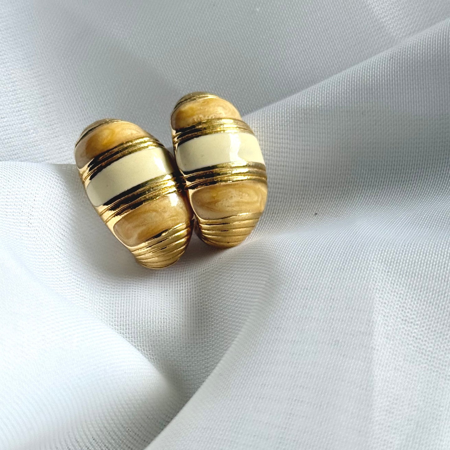 Vintage Cream and Gold Toned Earrings