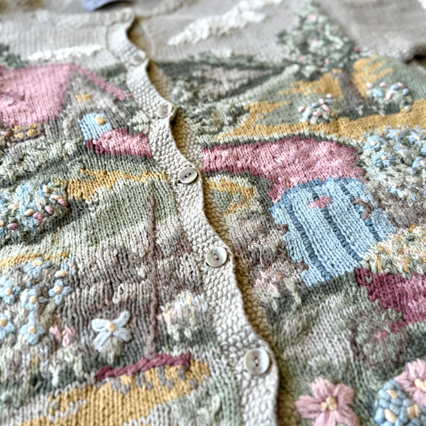 Vintage Northern Isles, Spring / Summer Cottage Scene Cardigan